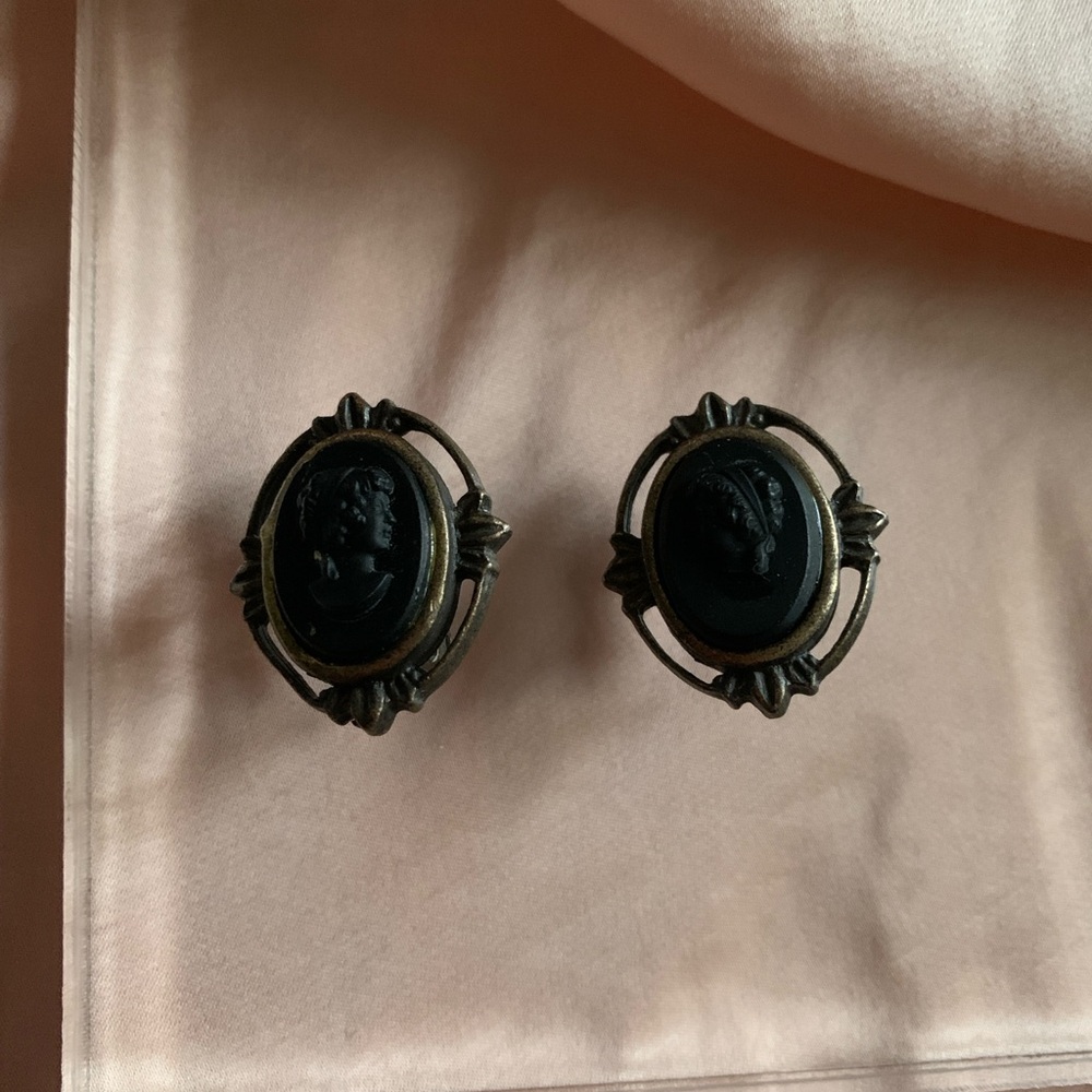 Vintage Black European Cameo Bust Clip on earrings 90s